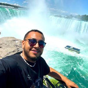 Meet your Posher, Levi